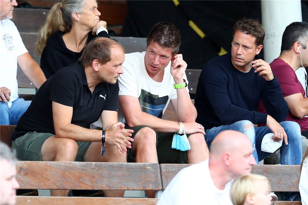 BVB-Nachwuchschef Lars Ricken: „Da haben wir aktuell ein grundsätzliches Problem“ Enger Austausch: Chefscout Markus Pilawa (links), U19-Trainer Mike Tullberg (Mitte) und NLZ-Direktor Lars Ricken.