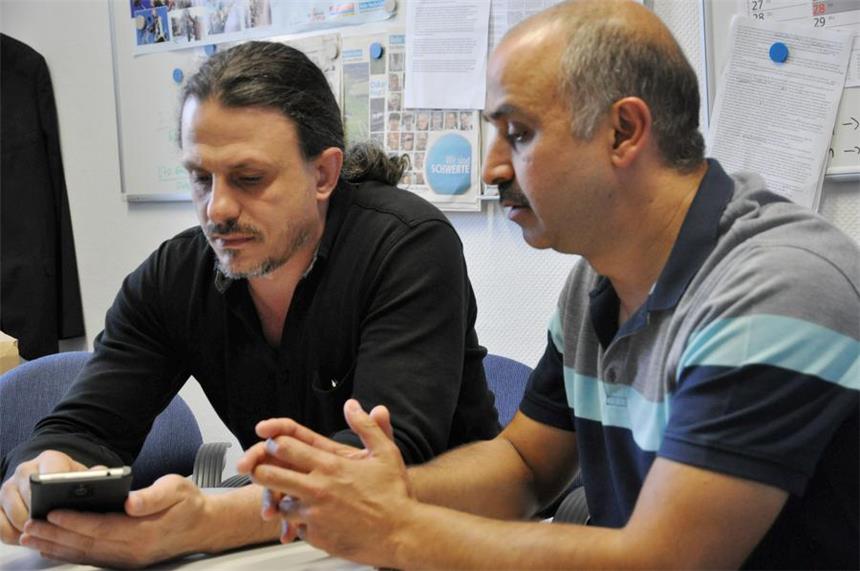 Schwerter Moslem erhebt Vorwürfe gegen Moschee Engin Itzgi (l.) hat den Vorfall am Freitag vor zwei Wochen gefilmt. Mehmet Avsar (r.) sei nicht in die Moschee an der Hagener Straße gelassen worden.