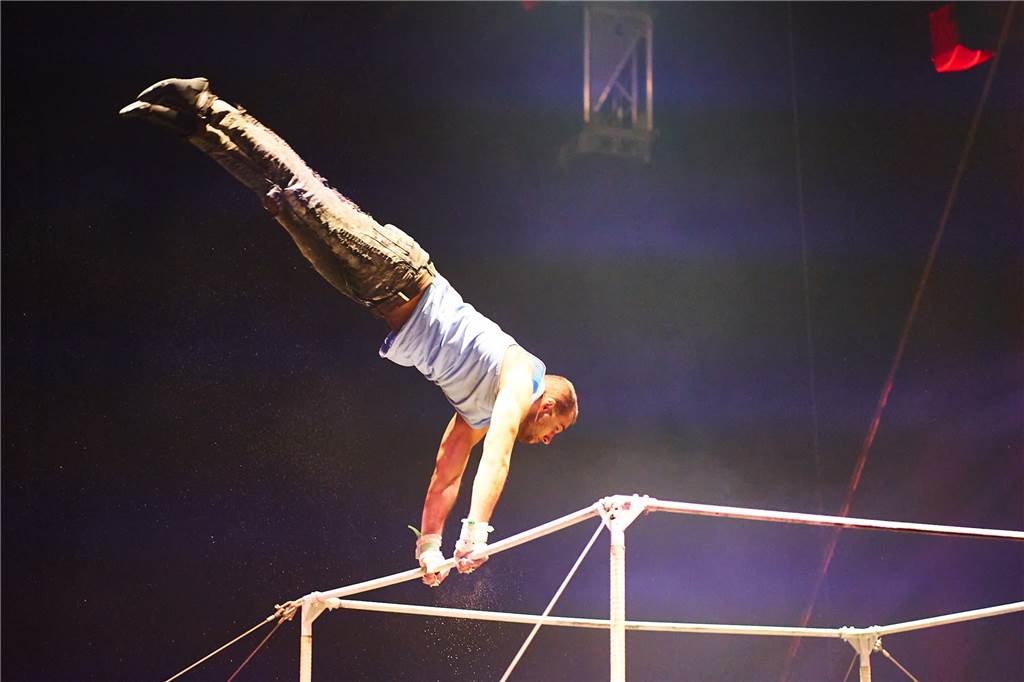 England Jypsies am Horizontal Bar