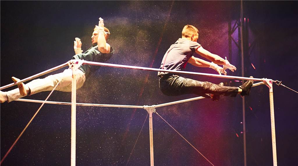 England Jypsies am Horizontal Bar