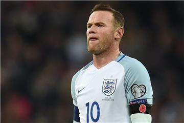 Englands Wayne Rooney mit dem „Poppy“-Symbol beim WM-Qualifikationsspiel am 11. November 2016 gegen Schottland. Foto: Andy Rain