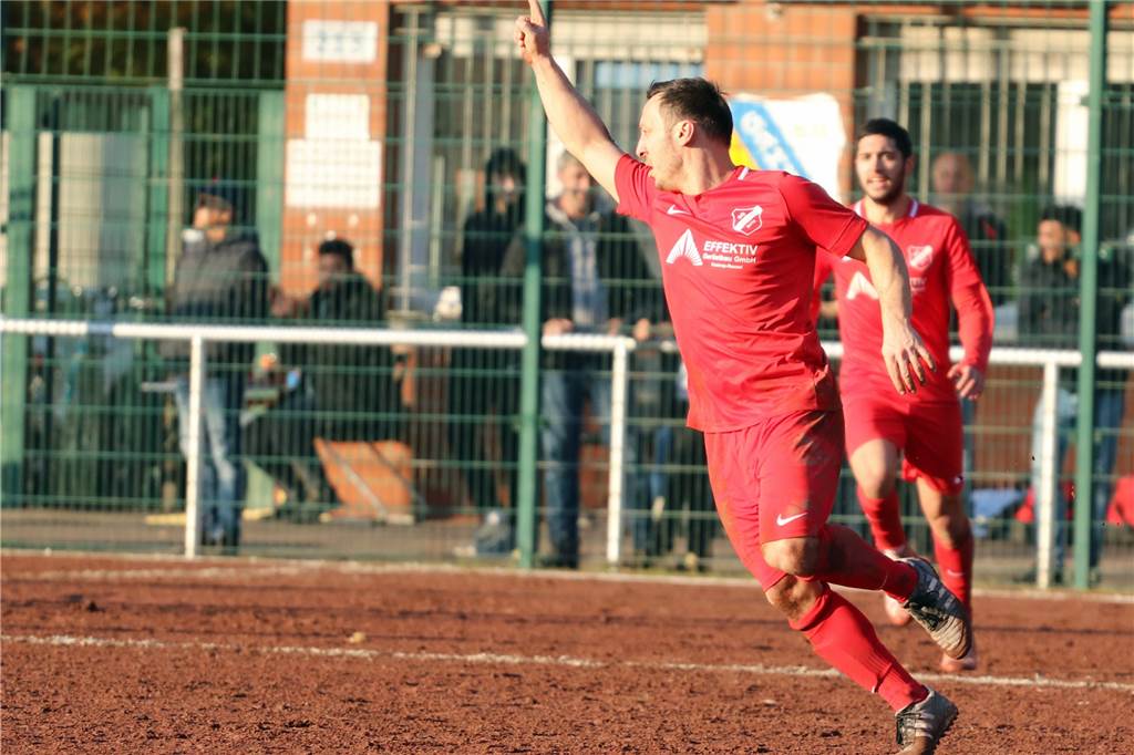 Dennis Köse: „Der talentierteste Fußballer in Lünen“ - Hat er sein Talent verschwendet? Englischer Rasen statt Ascheplatz? Osman Kumac hätte laut Dennis Köse deutlich höher spielen können.