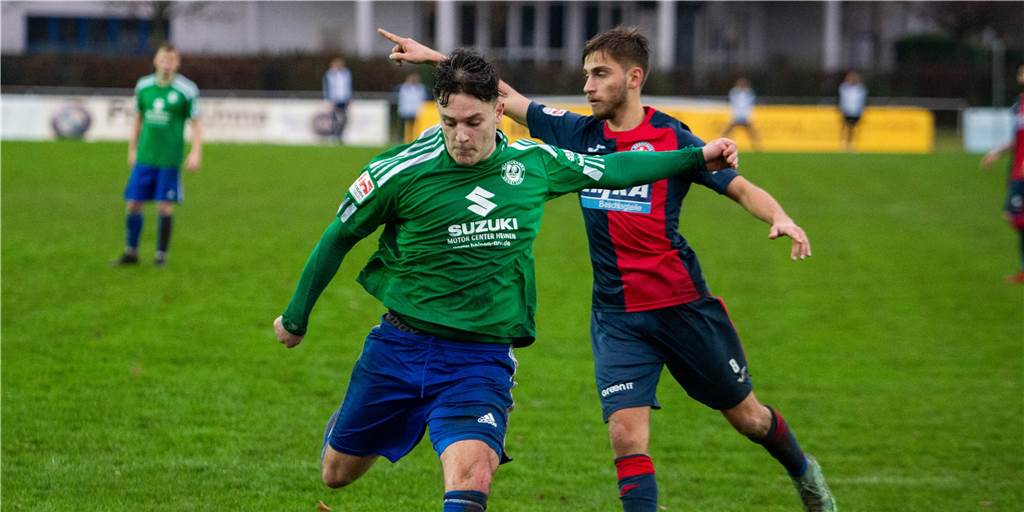 Nächstes Endspiel für den Holzwickeder SC - Gegner hat Motivation, den HSC „mit runterzuziehen“ Enis Delija (l.) ist der einzige Holzwickeder Spieler, der am Sonntag in Herne nicht dabei sein wird. Er fehlt rotgesperrt, kann aber in dieser Saison noch einmal auflaufen.