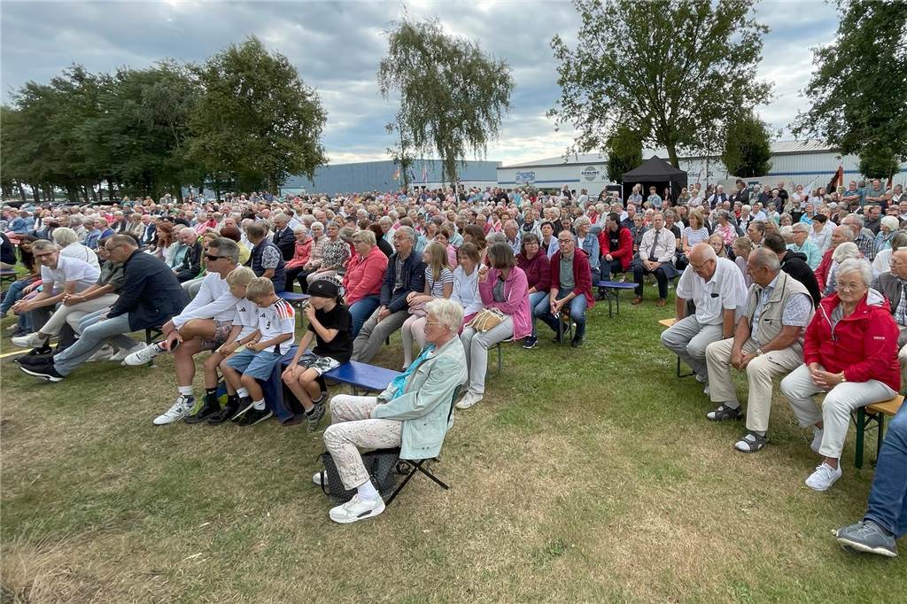 Enorm war die Resonanz auf den Open-Air-Gottesdienst, mit dem symbolisch der Start des Pastoralen Raumes SVS erfolgte. 