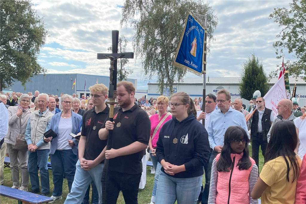 Enorm war die Resonanz auf den Open-Air-Gottesdienst, mit dem symbolisch der Start des Pastoralen Raumes SVS erfolgte. 