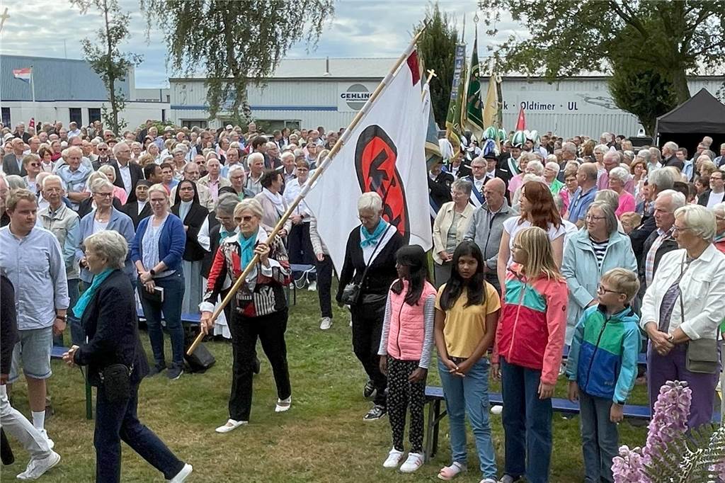 Enorm war die Resonanz auf den Open-Air-Gottesdienst, mit dem symbolisch der Start des Pastoralen Raumes SVS erfolgte. 