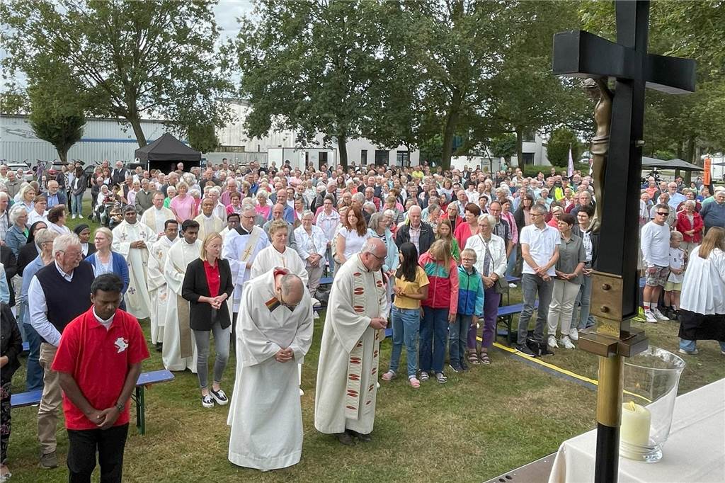 Enorm war die Resonanz auf den Open-Air-Gottesdienst, mit dem symbolisch der Start des Pastoralen Raumes SVS erfolgte. 