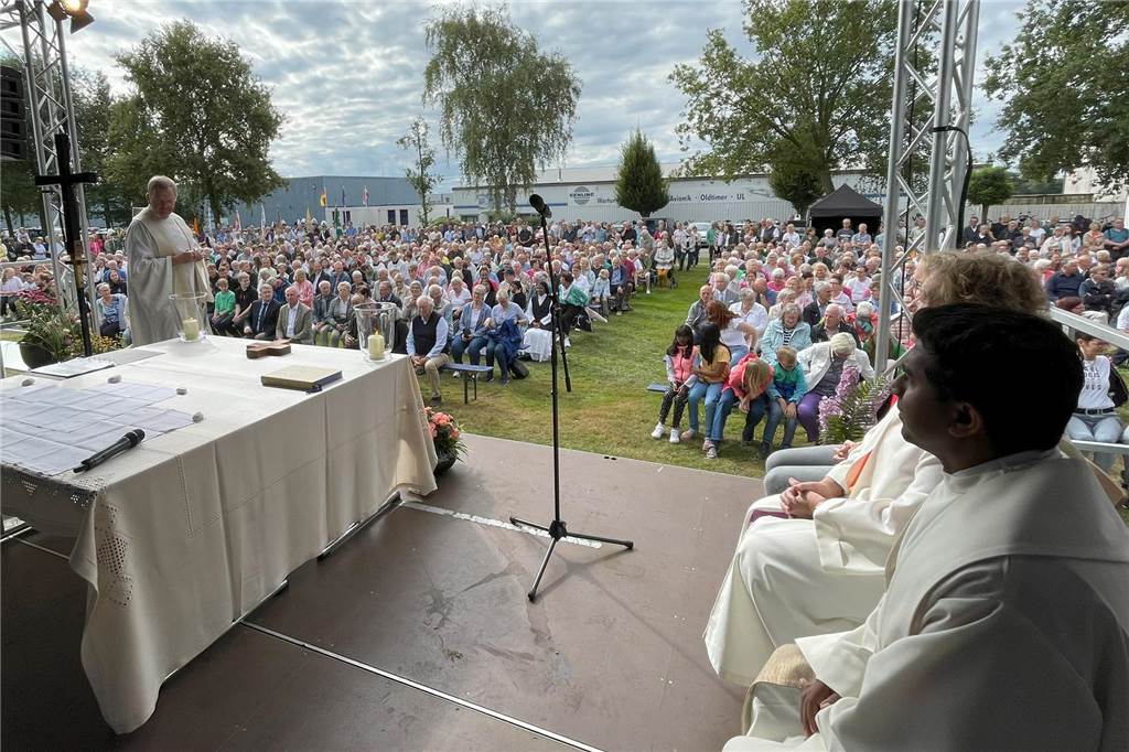 Enorm war die Resonanz auf den Open-Air-Gottesdienst, mit dem symbolisch der Start des Pastoralen Raumes SVS erfolgte. 