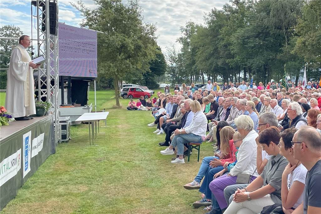 Enorm war die Resonanz auf den Open-Air-Gottesdienst, mit dem symbolisch der Start des Pastoralen Raumes SVS erfolgte. 