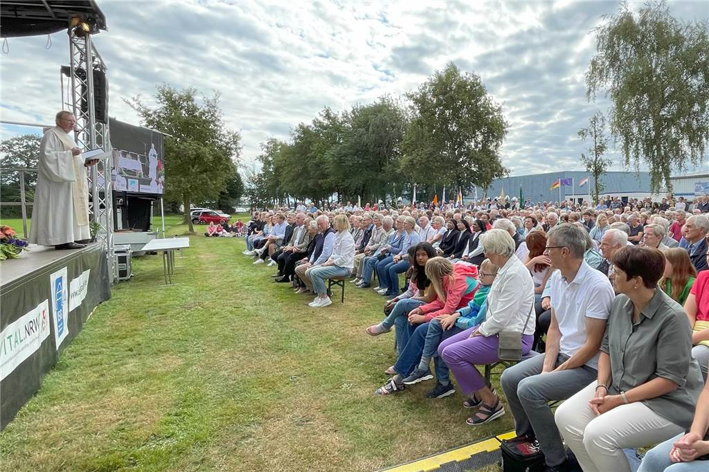 Enorm war die Resonanz auf den Open-Air-Gottesdienst, mit dem symbolisch der Start des Pastoralen Raumes SVS erfolgte. 
