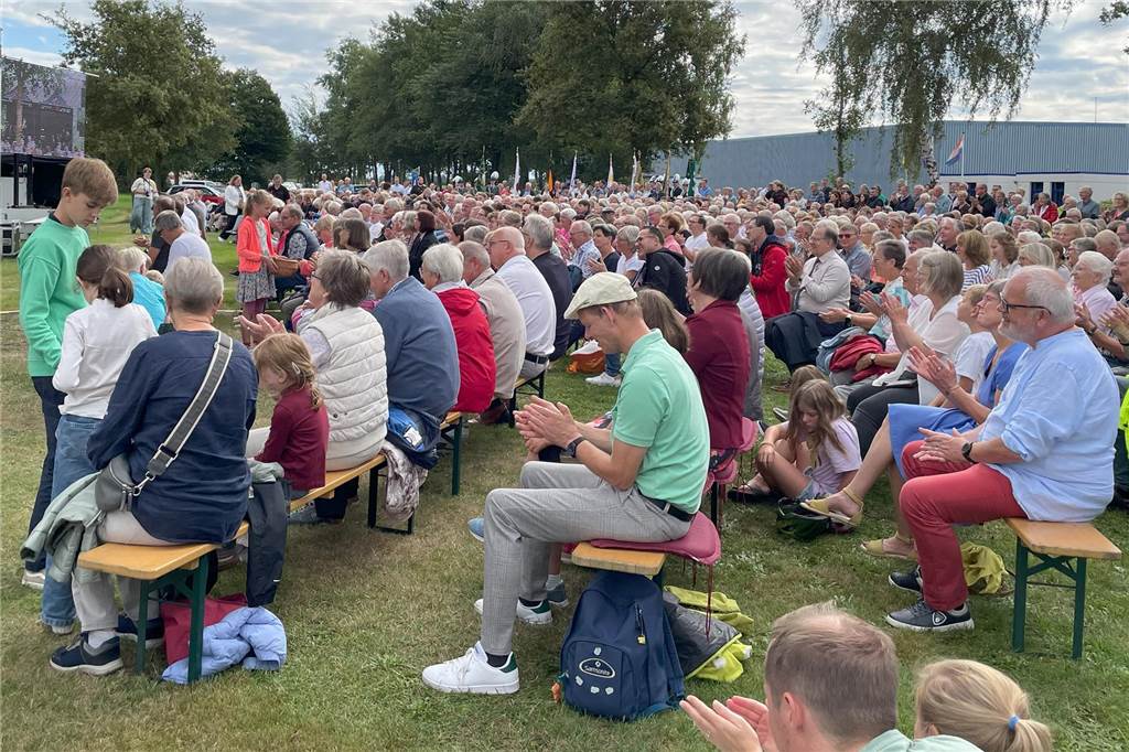 Enorm war die Resonanz auf den Open-Air-Gottesdienst, mit dem symbolisch der Start des Pastoralen Raumes SVS erfolgte. 