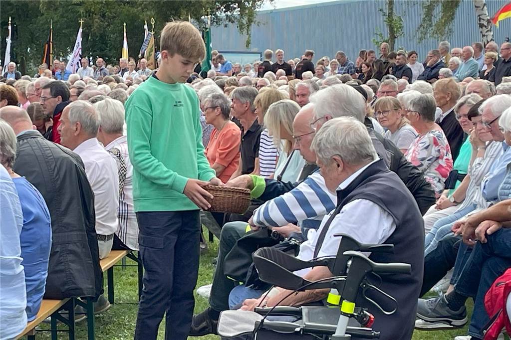 Enorm war die Resonanz auf den Open-Air-Gottesdienst, mit dem symbolisch der Start des Pastoralen Raumes SVS erfolgte. 