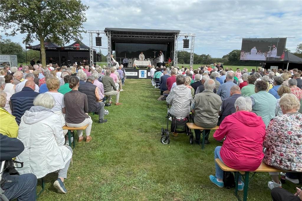 Enorm war die Resonanz auf den Open-Air-Gottesdienst, mit dem symbolisch der Start des Pastoralen Raumes SVS erfolgte. 