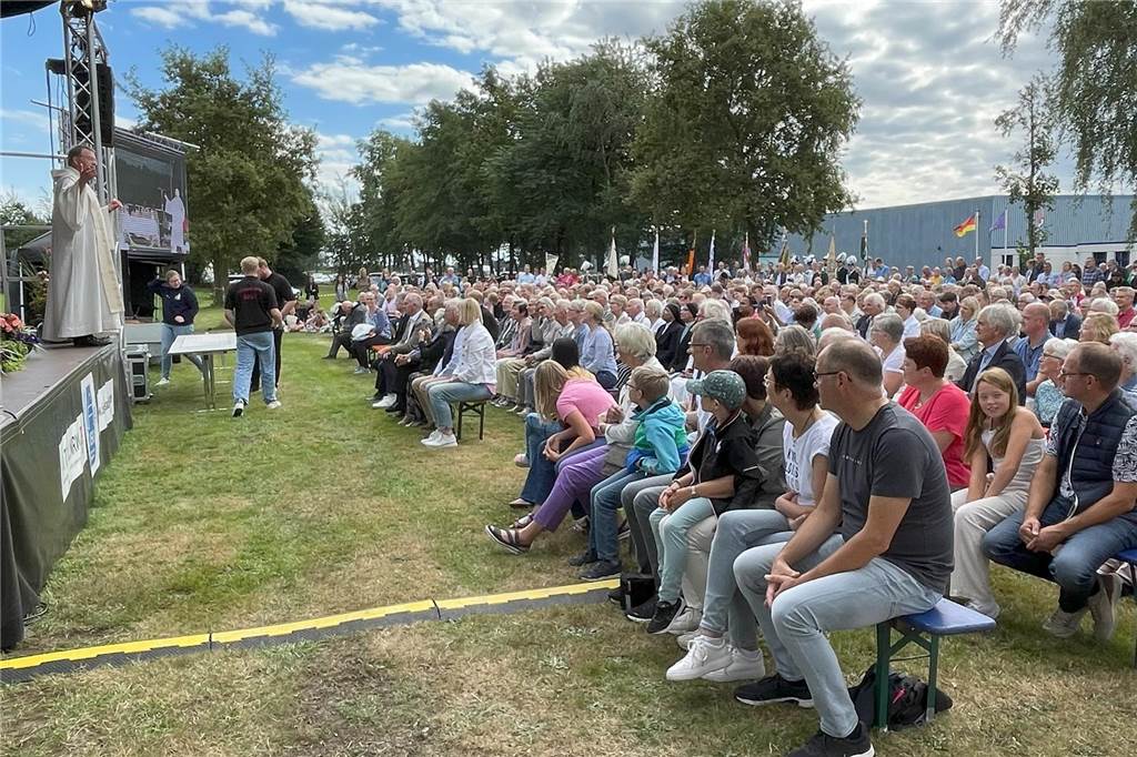 Enorm war die Resonanz auf den Open-Air-Gottesdienst, mit dem symbolisch der Start des Pastoralen Raumes SVS erfolgte. 
