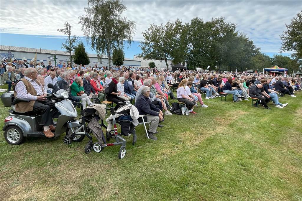 Enorm war die Resonanz auf den Open-Air-Gottesdienst, mit dem symbolisch der Start des Pastoralen Raumes SVS erfolgte. 