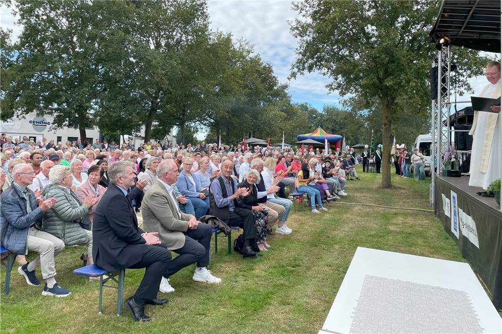 Enorm war die Resonanz auf den Open-Air-Gottesdienst, mit dem symbolisch der Start des Pastoralen Raumes SVS erfolgte. 