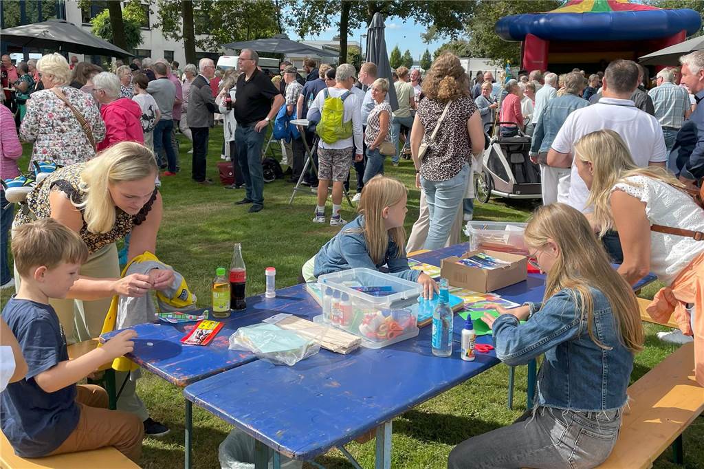 Enorm war die Resonanz auf den Open-Air-Gottesdienst, mit dem symbolisch der Start des Pastoralen Raumes SVS erfolgte. 