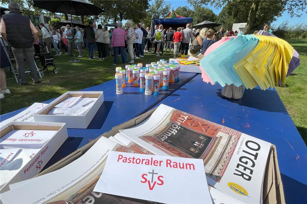 Enorm war die Resonanz auf den Open-Air-Gottesdienst, mit dem symbolisch der Start des Pastoralen Raumes SVS erfolgte. 