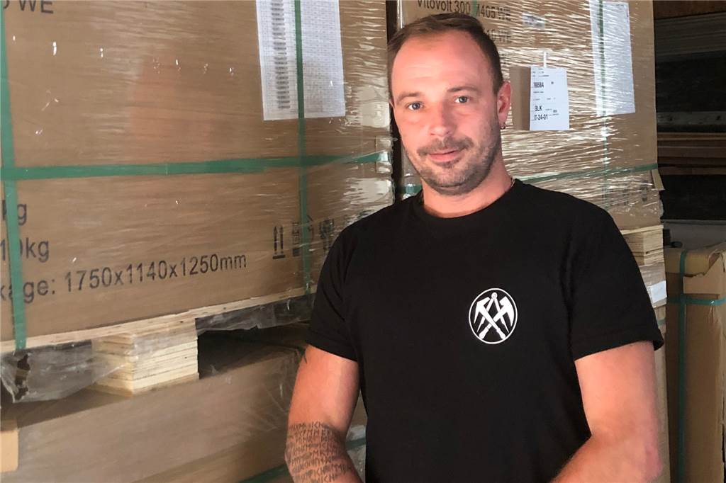 Boom für Photovoltaik-Anlagen: Dachdecker Enrico Jacobs hat vorausschauend geplant Enrico Jacobs hat sich vor zwei Jahren mit seinem Dachdecker-Betrieb selbstständig gemacht.