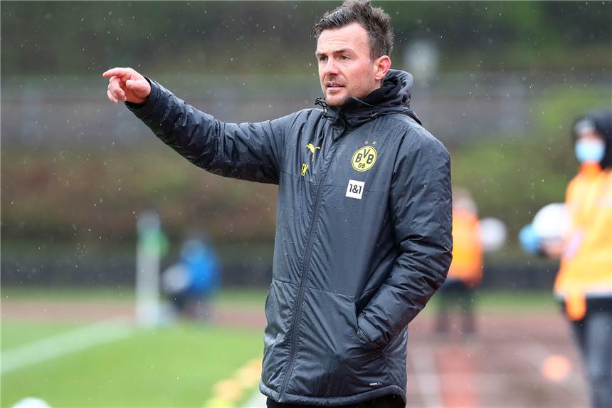 Wechselgerüchte um BVB-U23-Trainer Enrico Maaßen - Teammanager Ingo Preuß klärt auf Enrico Maaßen ist beim BVB noch bis zum Sommer 2022 gebunden.