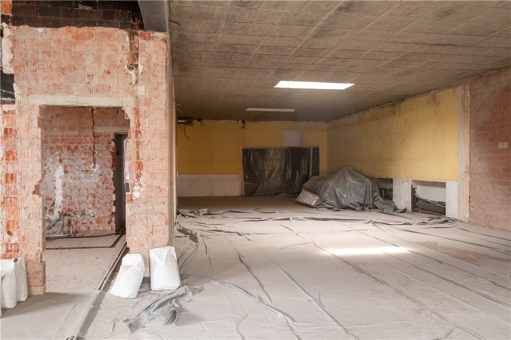 Ahauser Sonnenstudio bleibt auch nach der Brand-Sanierung geschlossen Entkernt ist der Bereich des ehemaligen Sonnenstudios und wird nach Ende der Sanierung eine neue Nutzung bekommen.
