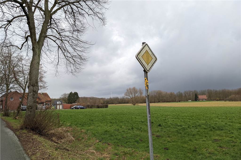 Nach Hof-Aufgabe: Siedlung in Dorsten soll um 25 Wohneinheiten wachsen Entlang der Gahlener Straße hinter der Klosterstraße möchte eine Grundstückseigentümerin acht Wohnhäuser bauen. Eine Entscheidung über die mögliche Aufnahme der Planungen in das Arbeitsprogramm der Stadt wurde vertagt.