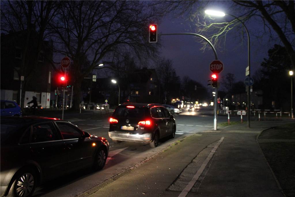 Entlang eines 600 Meter langen Abschnitts wird die Straße "Am Hombruchsfeld" über die nächsten 18 Monate komplett erneuert.