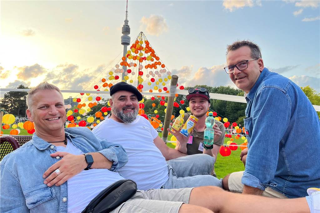Entspannt ließ es auf den Wiesen vor der Seebühne aushalten - späterer Blick aufs große Feuerwerk inklusive.