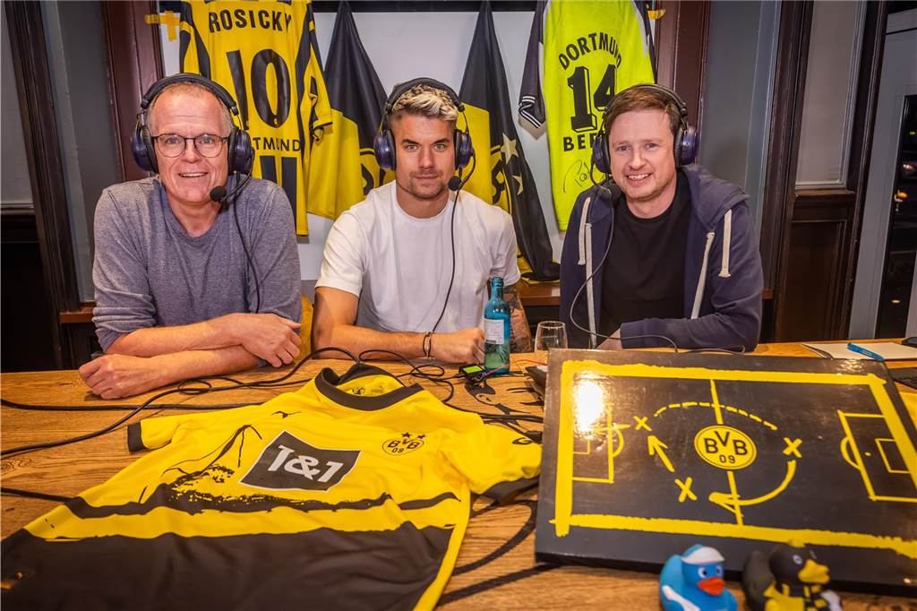 BVB-Torhüter Alexander Meyer vor Wechsel nach Dortmund: „Ich hatte ein extrem schlechtes Gewissen“ Dirk Krampe, Alexander Meyer und Sascha Staat schauen nach vorne.