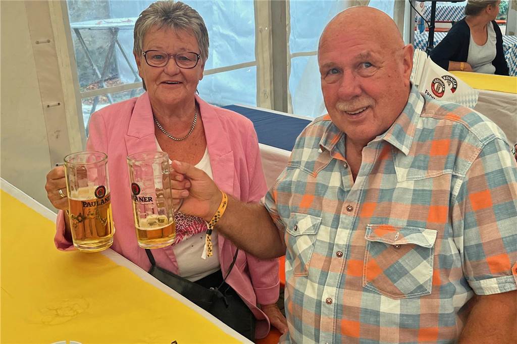 Entspannter Auftakt des Oktoberfestes 2024 am Freitagabend im Klostergarten.