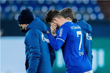 Enttäuscht: Mark Uth musste verletzt ausgewechselt werden.