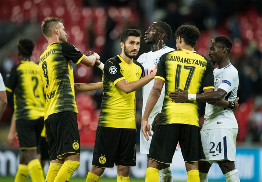 Nuri Sahin: "Muss erkennen, dass es kein Abseits ist" Enttäuscht nach dem 1:3 gegen Tottenham: Nuri Sahin (M.).