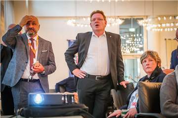 Enttäuschte Gesichter am Wahlabend bei der CDU: (v.l.) Ratsmitglied und vermutlich neuer Fraktions-Vize Uwe Waßmann, der unterlegene OB-Kandidat Dr. Andreas Hollstein und die Dortmunder Partei-Vize Claudia Middendorf. 