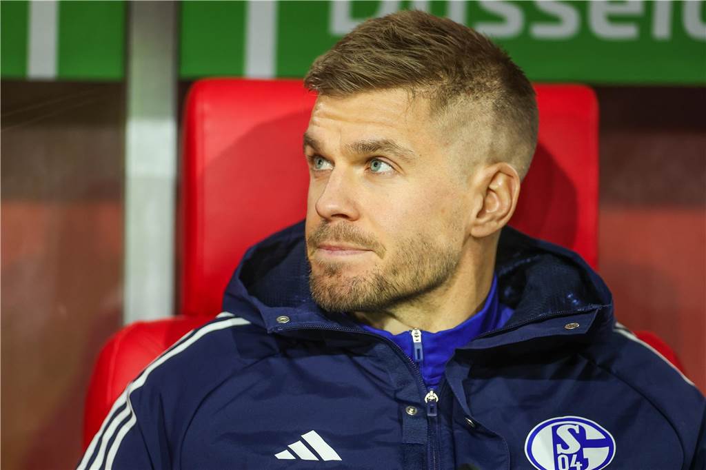 Wie tief die Schalker Probleme wirklich sind: Enttäuschter Bankdrücker: Schalke-Stürmer Simon Terodde.