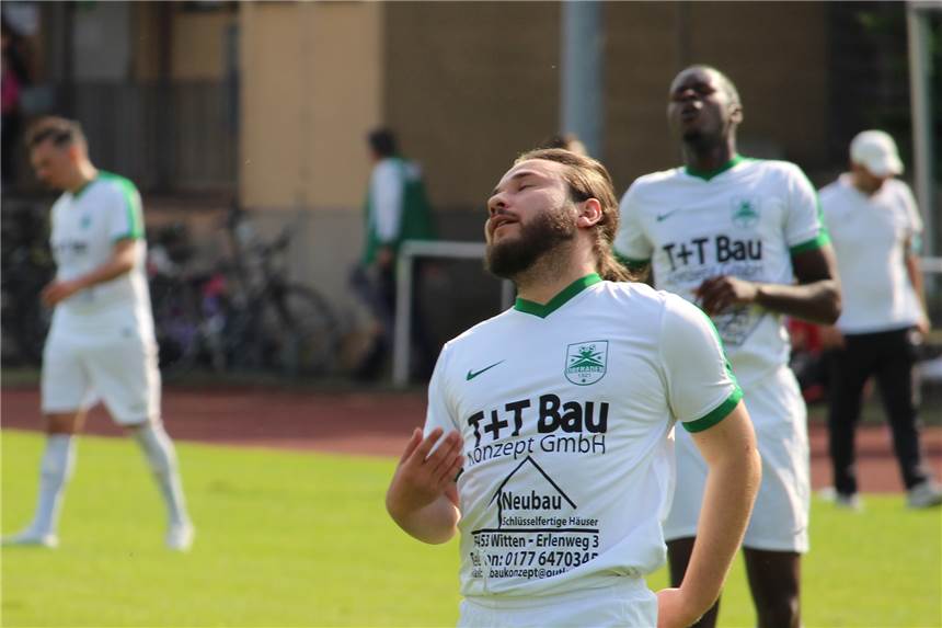 Auch Favoriten scheitern: Pokal-Wochenende hat Überraschungen parat - alle Ergebnisse im Überblick Enttäuschung bei den Spielern des SuS Oberaden: Der A-Ligist hielt bei der 0:3-Niederlage nur eine Halbzeit mit dem Landesligisten aus Bockum-Hövel mit.