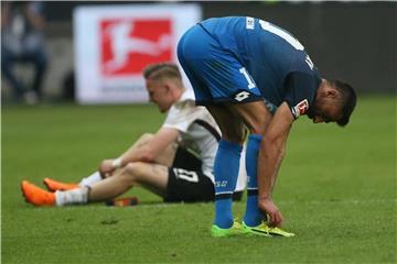 Enttäuschung bei Hoffenheims Kerem Demirbay (vorn) und Frankfurts Marius Wolf nach dem 1:1. Foto: Thomas Frey