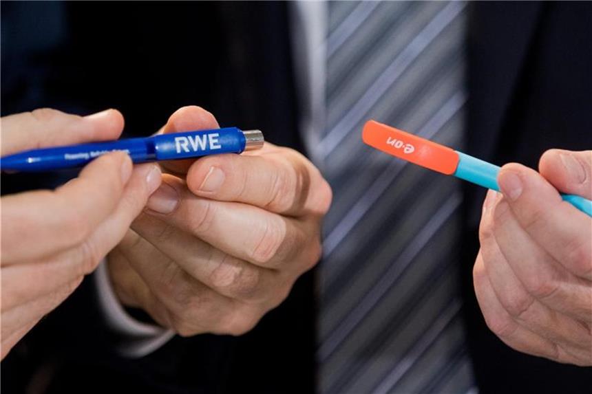 Eon und RWE wollen in Zukunft zusammenarbeiten. Foto: Rolf Vennenbernd//Archiv