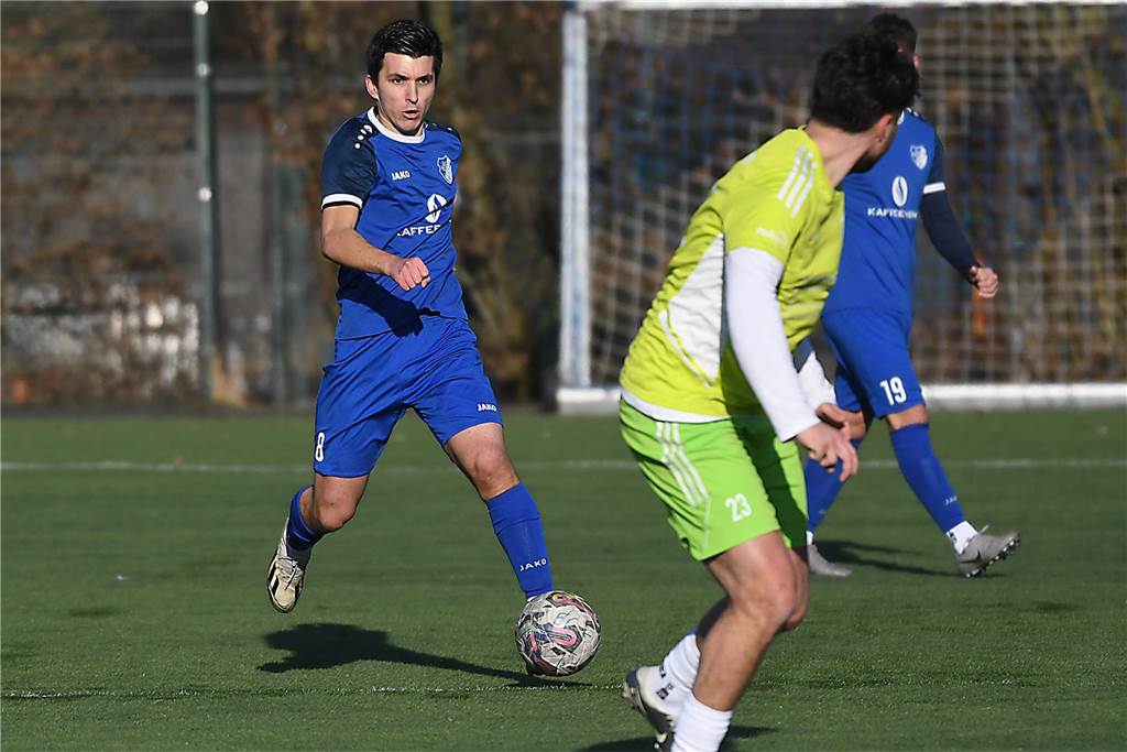 er FC Frohlinde (2.) hatte sich in der Kreisliga A die Meisterschafts-Fortsetzung gegen Eintracht Ickern (9.) wohl einfacher vorgestellt. In der Hinserie hatten die Ickerner den Platz vorzeitig verlassen, als Frohlinde (blaue Trikots) mit 5:0 führte. Diesmal war das eine ganz knappe Geschichte, die das Team von Trainer Sven Berger letztendlich mit 2:1 (1:0) zu Hause behielt.