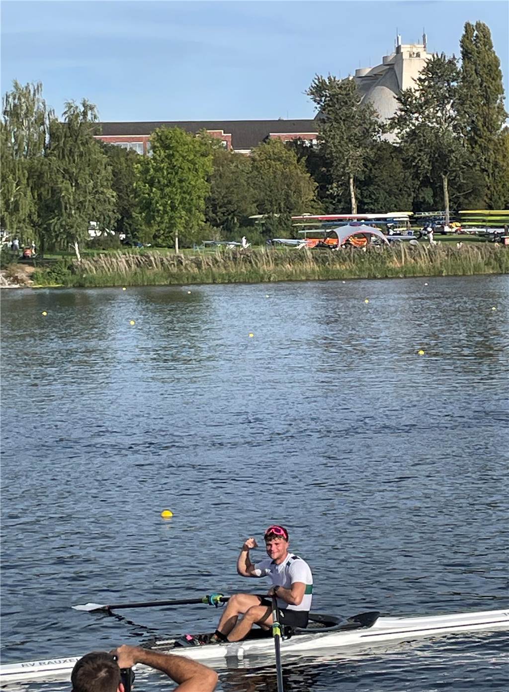So viel Schweiß und Training steckt in Noel Jaschkes Meistertitel Ruderer Noel Jaschke aus Castrop-Rauxel sitzt im Ruderboot.