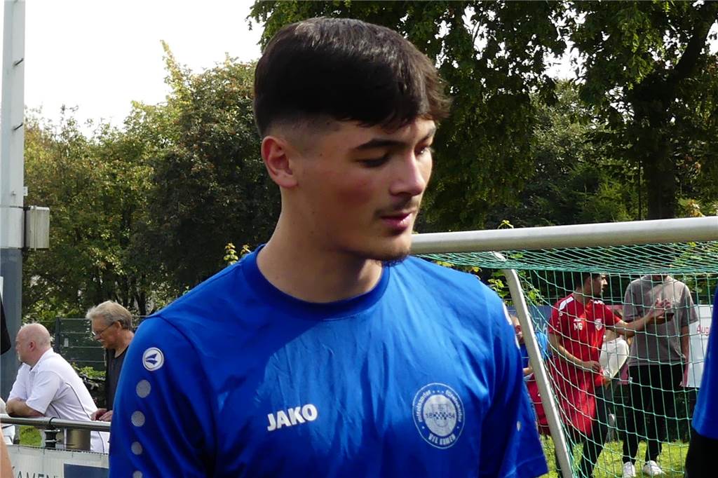 Youngster des VfL Kamen sieht Rot beim Aufwärmen: „Du hast das Spiel verkauft“ Ercan Akman sah im Spitzenspiel die Rote Karte, weil er sich beim Aufwärmen zu einer „dummen Aussage“ zu Schiedsrichter Philip Dräger hat hinreißen lassen.