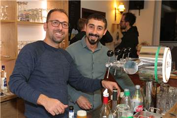 Erdal Macit (l.) hat sich entschlossen, das Haus Dörlemann vorerst zu schließen.