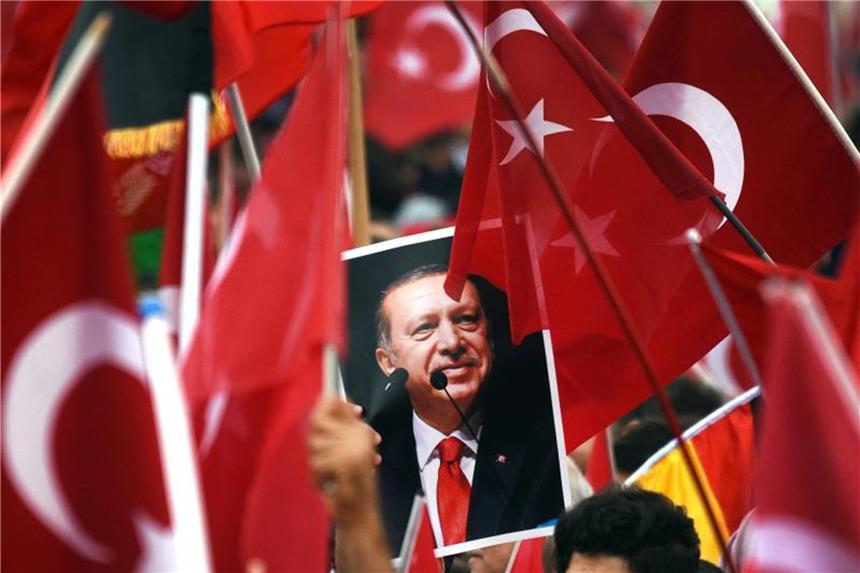 Maas erwartet keinen neuen Wahlkampfstreit mit der Türkei Erdogan-Anhänger. In der Türkei sollen am 24. Juni Präsidenten- und Parlamentswahlen stattfinden. Foto: Henning Kaiser/Archiv