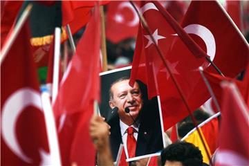 Erdogan-Anhänger. In der Türkei sollen am 24. Juni Präsidenten- und Parlamentswahlen stattfinden. Foto: Henning Kaiser/Archiv