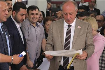 Erdogans aussichtsreichster Gegner: Muharrem Ince, Präsidentschaftskandidat der CHP, bei der Stimmabgabe. Foto: Str/AP