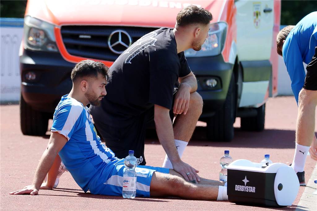 Eren Ayaz kurz nach seinem Patellasehnenriss: „Ich habe noch nie solche Schmerzen gehabt.“