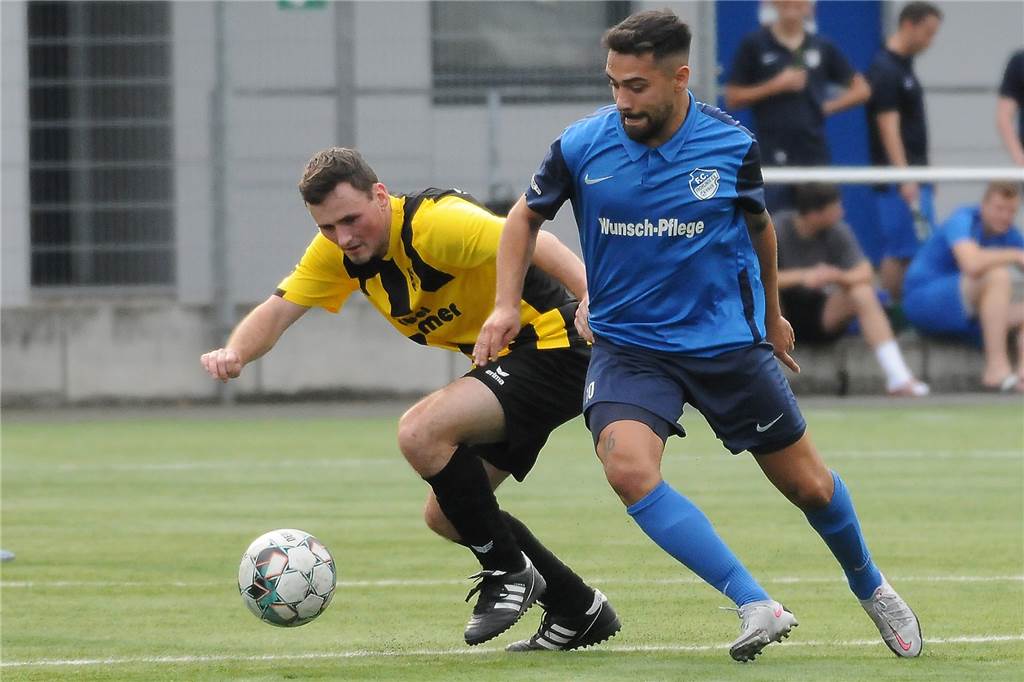 Eren Ayaz (r.), hier im Spiel gegen den SV Hilbeck, wurde vom FC Frohlinde freigestellt.