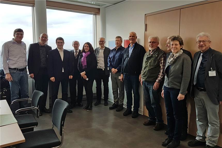 Wohnprojekt „Gemeinsam Wohnen an den Linden“ kann Klimaschutzsiedlung werden Erfolg im Wirtschaftsministerium: Eine Gruppe des Wohnprojekts um Initiator Andreas Drohmann (l.) stellte das Konzept im Wirtschaftsministerium in Düsseldorf vor. Das Konzept überzeugte, sodass es künftig eine Klimaschutzsiedlung werden kann.