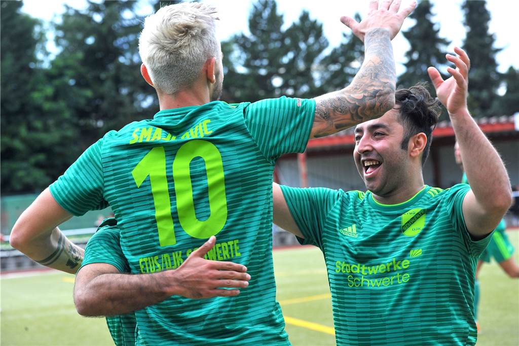 Einer der bekanntesten Schwerter Fußballer beendet seine Karriere Erfolgreiche Jahre beim ETuS/DJK Schwerte: Serkan Arslan (r.)