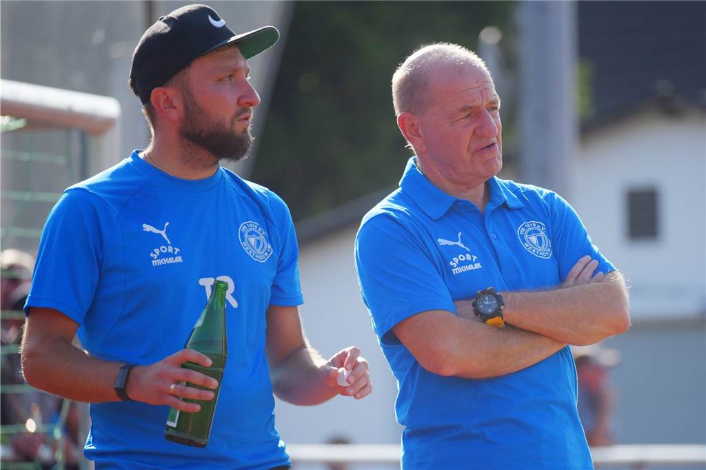 Der Aufstieg ist nur verschoben - Schwerter Kreisligist greift ab Donnerstag an Erfolgreiches Trainer-Gespann: Lothar Huber und Christoph Pajdzik (l.)