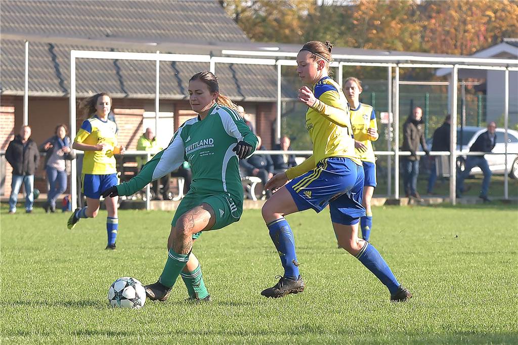 SpVgg Vreden darf laut Verband in die Oberliga aufsteigen Erhalten laut Präsidiumsbeschluss jeweils ein Ticket für die Landesliga: Der SuS Legden und Jessica Krutul (l.) sowie die SpVgg Vreden und Pauline Wassing (r.).